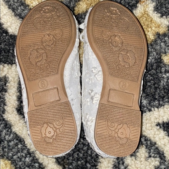 NWOT Olive and Edie white lace shoes size 8 - Picture 5 of 8